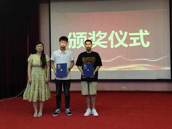 4b17597af689e608d99b665f24f3310